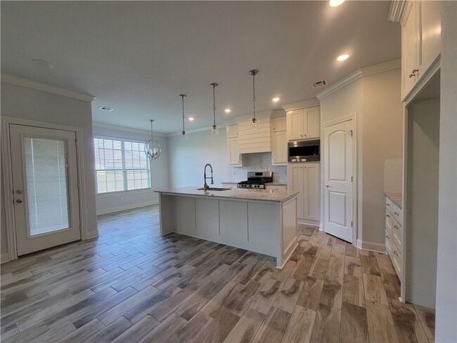 Photo - 1041 E Skyline Lp