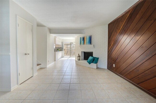 Photo - 14633 Perthshire Rd
