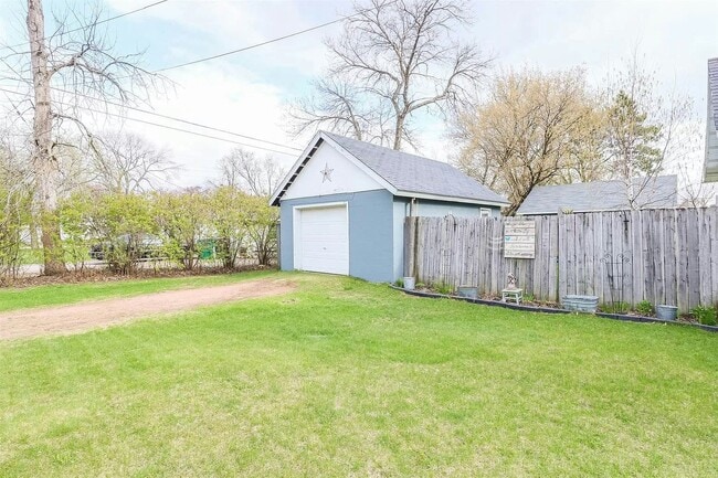 Photo - 460 Spruce St