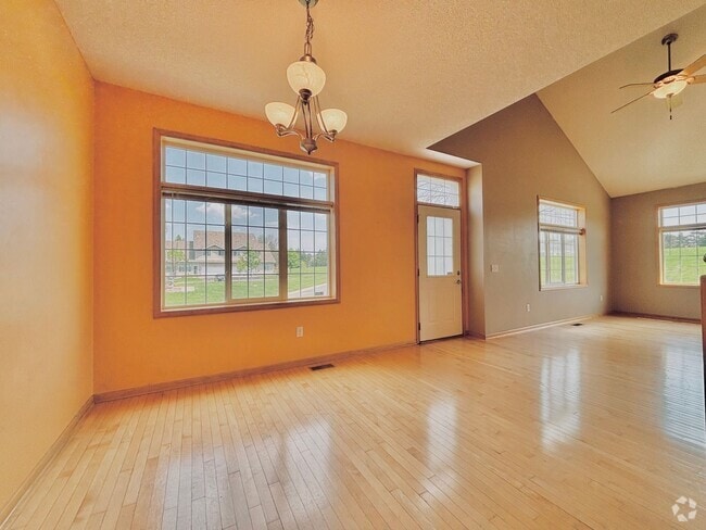 Building Photo - Spacious 3bed Townhome in Coon Rapids. FI...