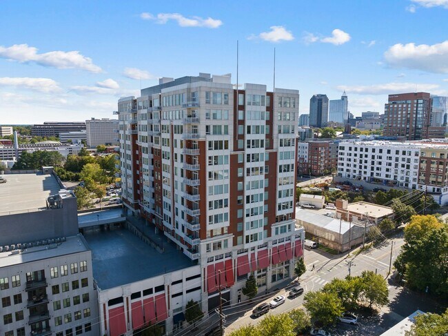 Photo - 400 W North St