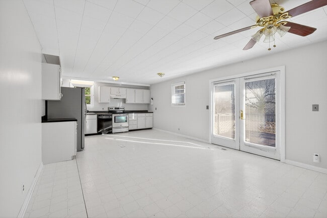 Photo - 9404 Locust Creek Rd