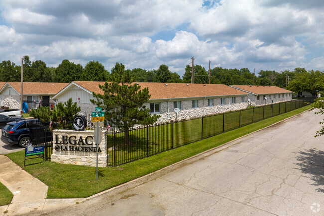 Legacy @La Hacienda - Legacy @La Hacienda Apartments