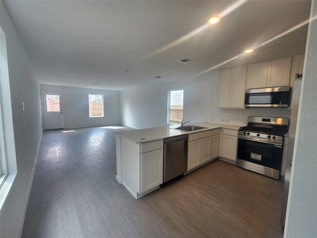 Photo - 906 Pertuso Ln