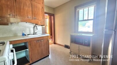 Photo - 3901 Standish Ave