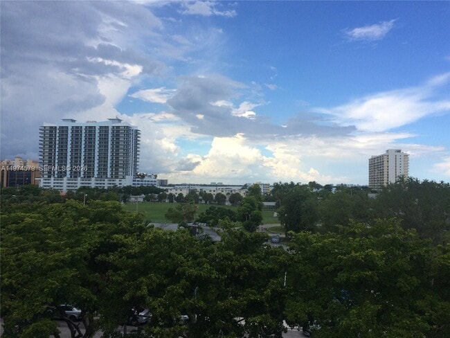 Building Photo - 1801 S Treasure Dr Unit 511