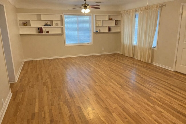 Living room - 1323 S 1st Ave