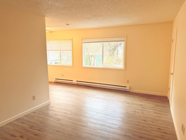 Photo - 2bed/1 Bath Second Level Unit on Near SE Powell/Ross Island Bridge Unit 12