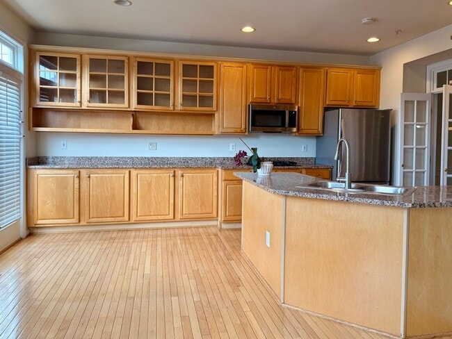 Photo - Brand new upgraded 4 Bedroom Townhouse for rent