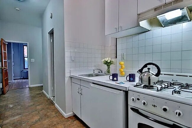 112 East 7th Street - 112 East 7th Street Apartment Unit ST3