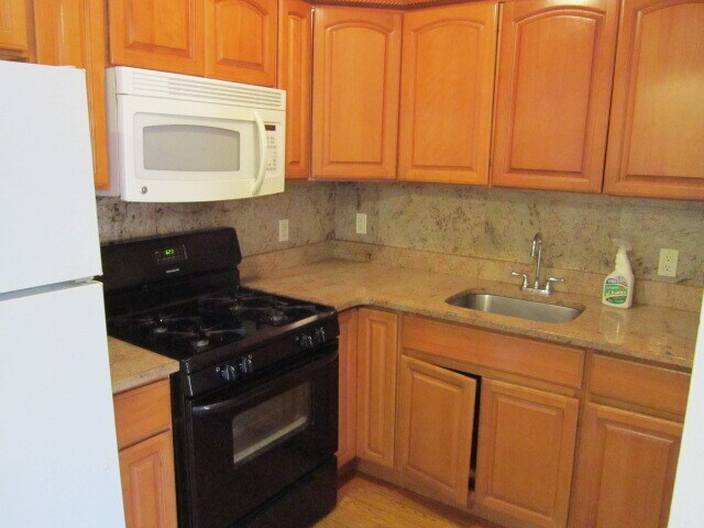 Photo - 9422 84th St