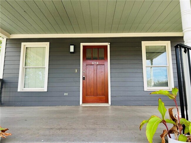 Photo - 600 Delbridge St NW