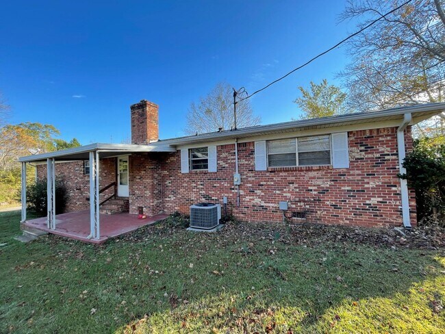 Photo - 2068 Whitesville Rd