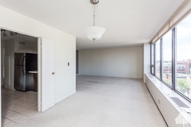 Photo - 3900 N Pine Grove Ave Unit 901