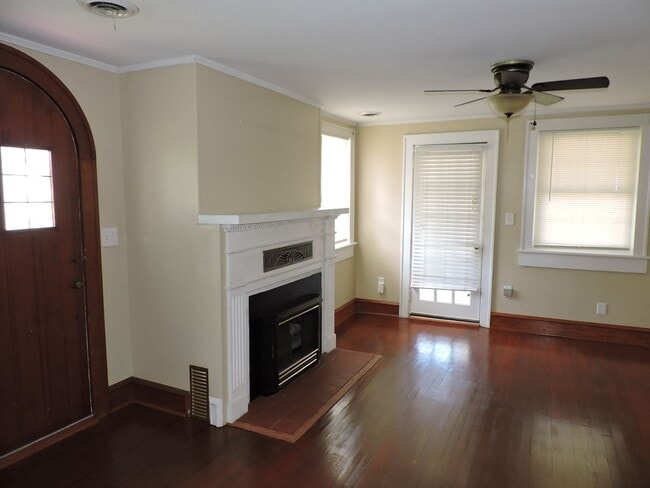 Photo - Call Linda 804-642-2106 or linda@vacosold.com