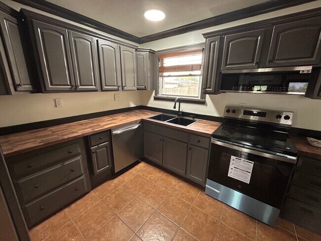 Photo - 9610 Britannia Ct