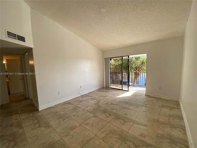 Photo - 7220 NW 179th St Unidad 302 Rental
