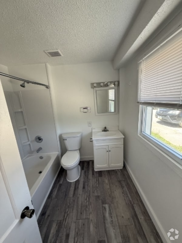 Building Photo - 420 Water St Rental