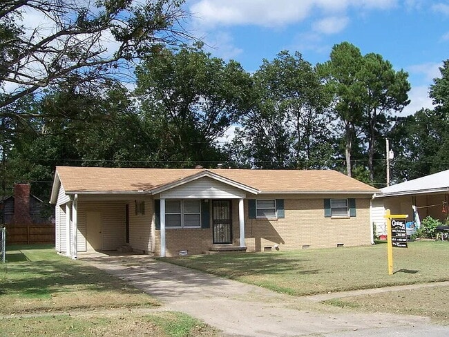 Building Photo - 1100 Highland Ave
