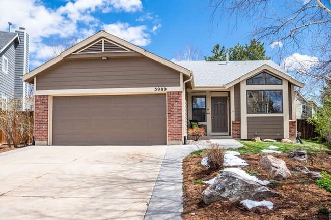 Building Photo - Online for roommate application ONLY Rental