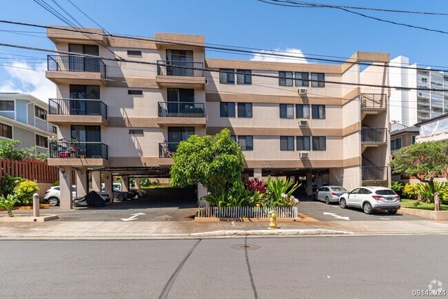 Building Photo - $1950 - 2BD/1BA/1 Assigned Stall Condo in ... Unit 304