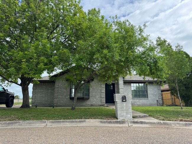 Building Photo - 1722 Hayden St