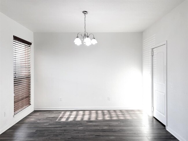 Photo - 313 S 6th St