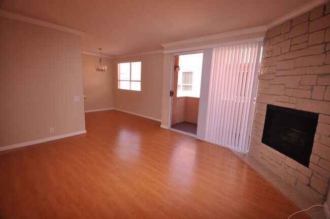 11107 La Maida St Unit 204