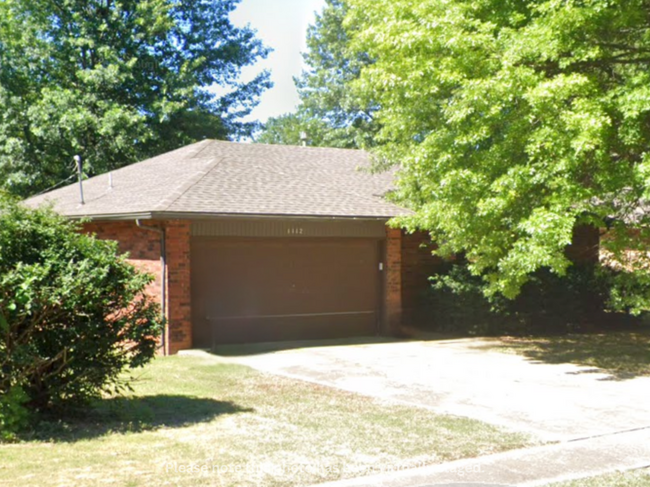 Building Photo - 1112 W McGee St Rental