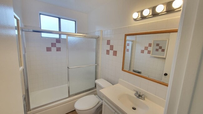 Building Photo - 6336 Tujunga Ave Unit 5