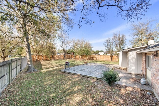 Building Photo - FALL 2026 PRE-LEASE! Amazing Location for ...