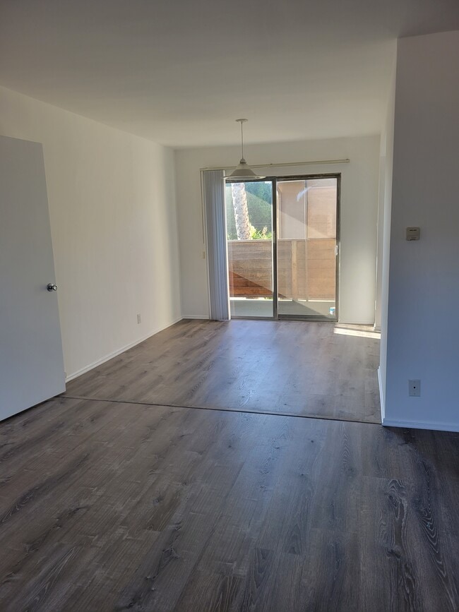 Building Photo - 3708 Corinth Ave Unit 3708 and a half Rental