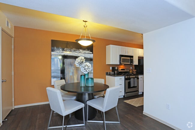 2BR,2BA-1015SF Comedor - Cimarron
