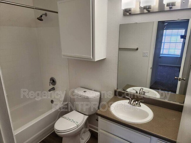 Photo - 5533 Chrishire Way Unidad 204