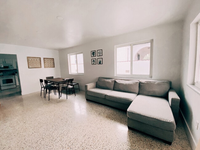 Building Photo - 3574 SW 25th Terrace Unit 1