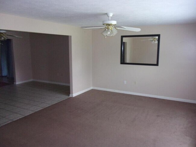 Photo - 1536 Briarwood Cir