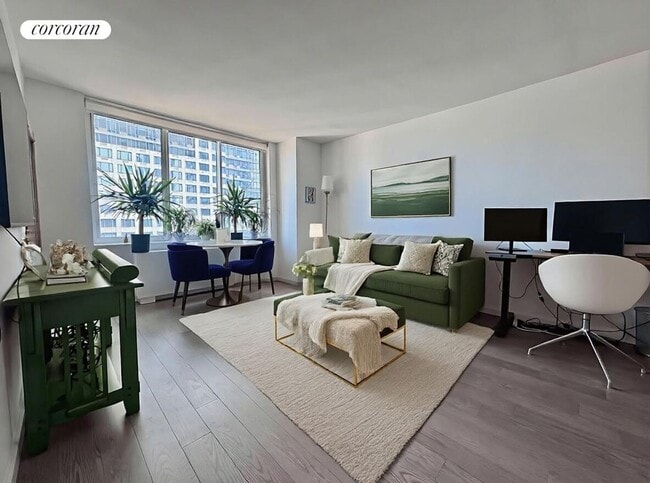 Building Photo - 650 W 42nd St Rental