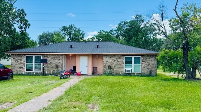 Building Photo - 1308 Trinity St Rental