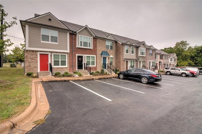 Photo - 202 S College St Townhome