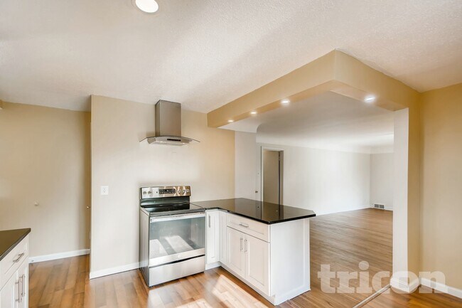 Photo - 2545 Edgerton St