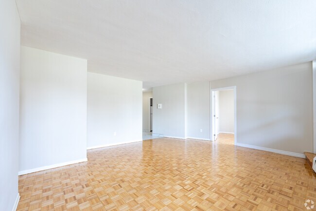 Photo - 6171 Bathurst St