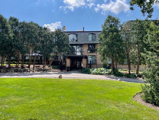 Photo - 600 W Russell St Condo Unit 305