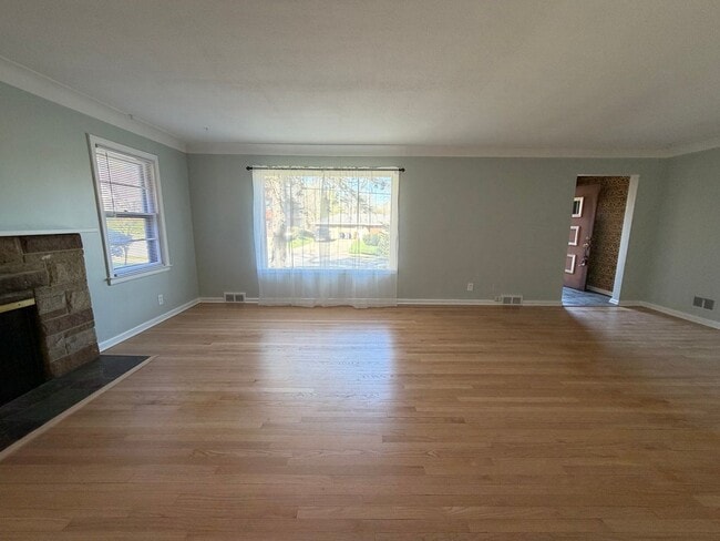 Photo - Updated 3 bedroom in Alger Heights area