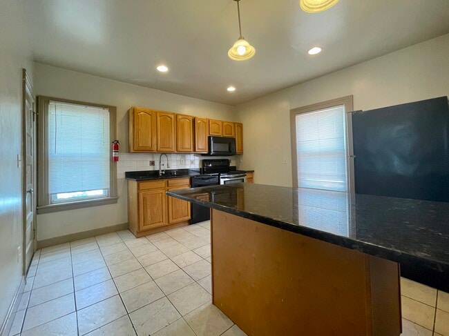 Building Photo - 47 Carolina Ave Unit 2 Rental
