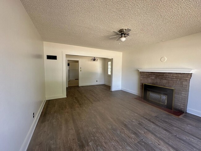 Photo - 2024 Darrow Ave