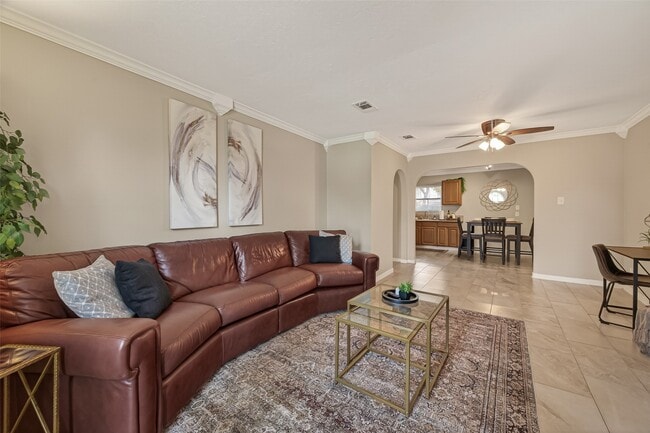 Photo - 515 Ogilvie St