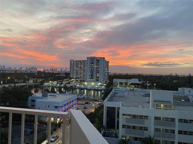 Building Photo - 4301 Collins Ave Unit 703