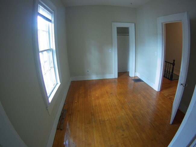 Bedroom - 717 W Lovell St