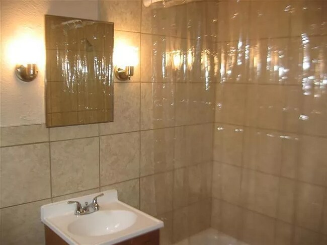 Photo - 3158 Woodward St Unidad 5