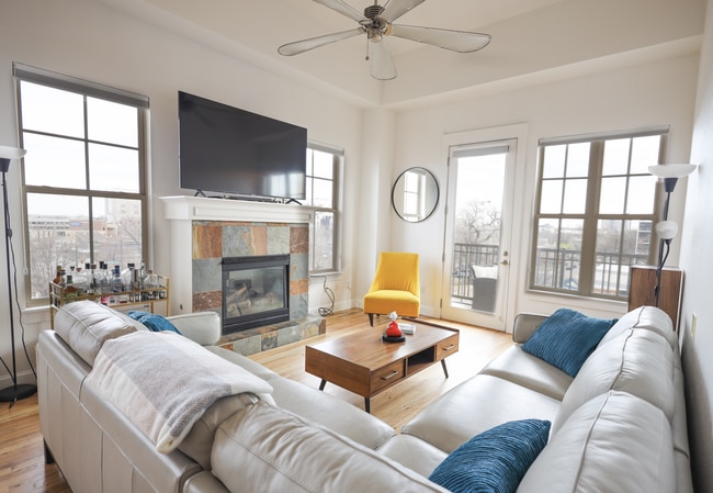 Building Photo - PENTHOUSE Unit 401